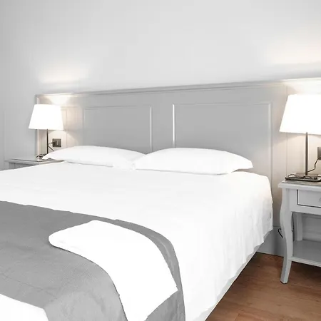 Hotel De 4*